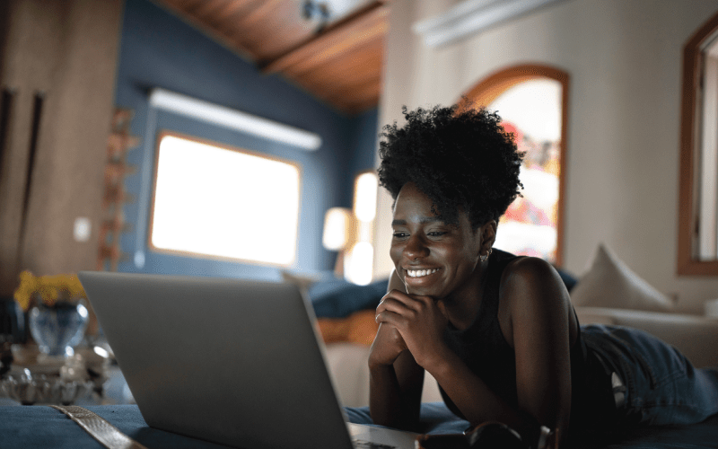 female-customer-enjoying-video-stream-content-on-laptop-800x500px